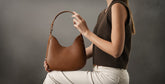 Mini Cloe, borsa a spalla in pelle marrone, prodotta e venduta da Pianigiani handmade leather bags.
